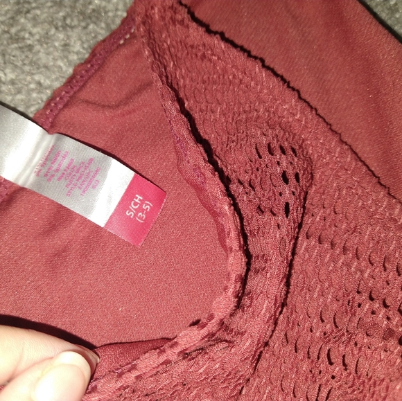 Bikinis - Picture 3 of 7